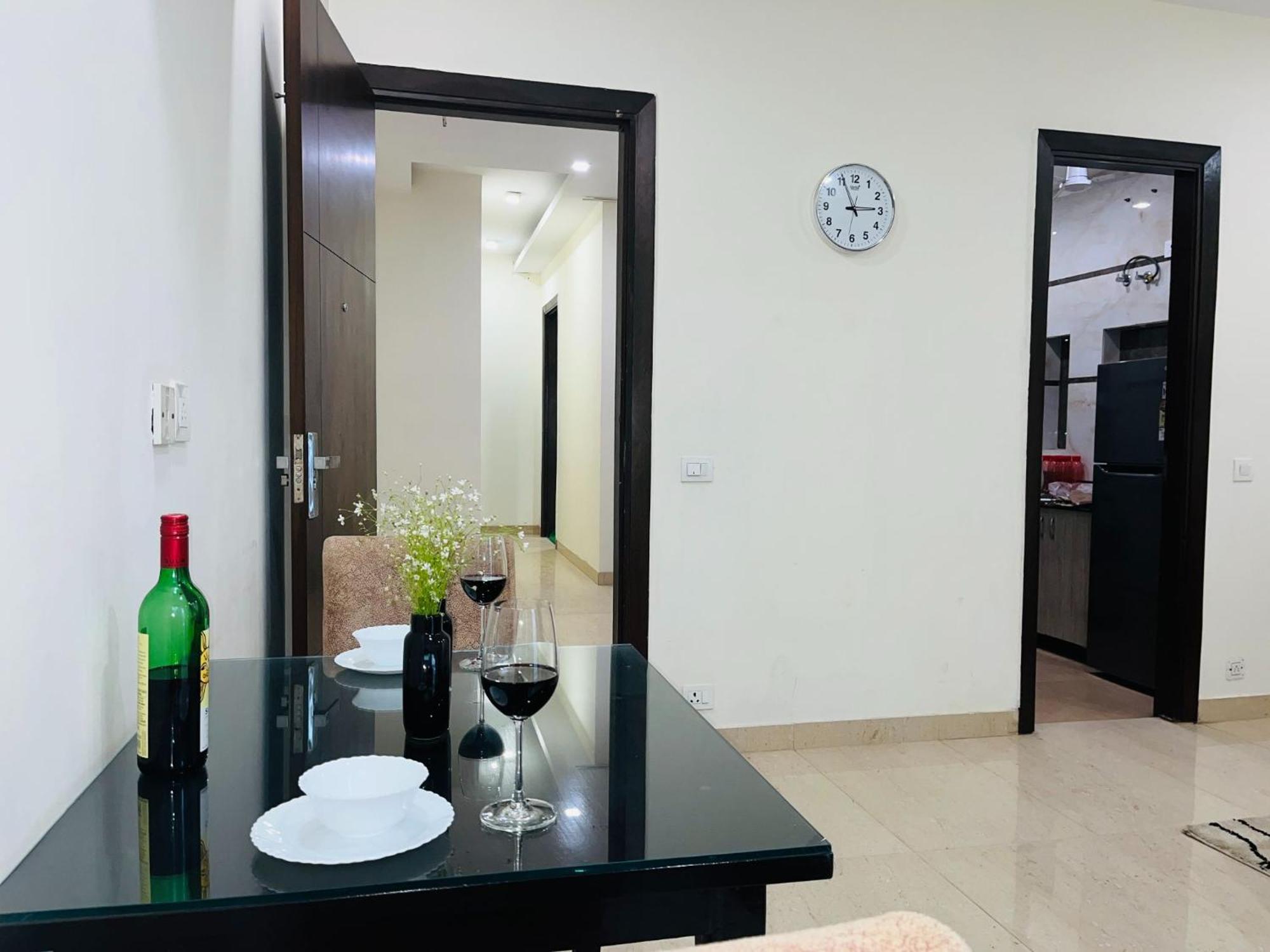 Bluo 1Bhk - Dlf Cybercity, Balcony, Lift, Parking คูร์เคาน์ ภายนอก รูปภาพ
