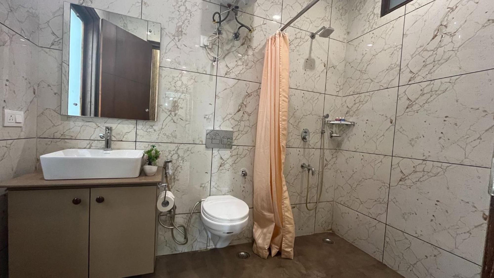 Bluo 1Bhk - Dlf Cybercity, Balcony, Lift, Parking คูร์เคาน์ ภายนอก รูปภาพ